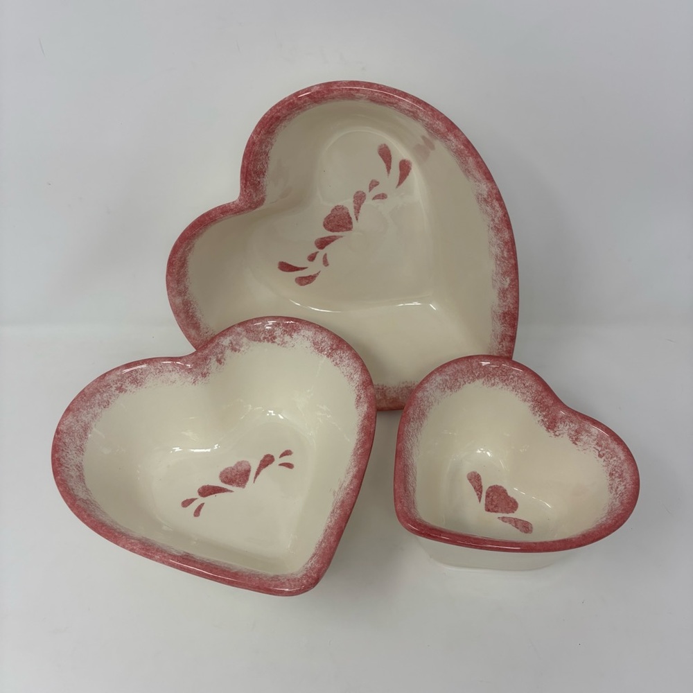 Vintage Set of 3 Ceramic Heart Shaped Pink Spongewear Pottery Nesting Bowls